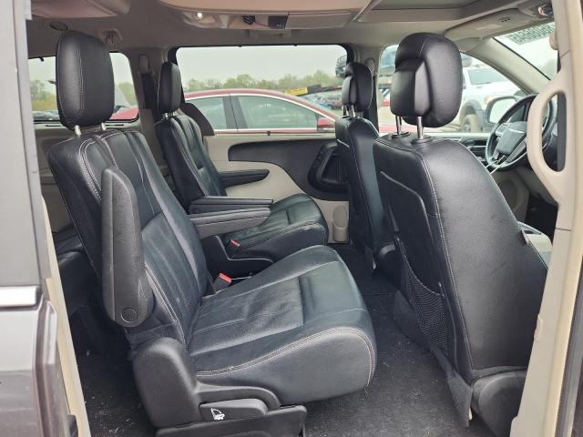 Photo 11 from auction – 2016 CHRYSLER TOWN & COU with VIN 2C4RC1CG9GR215518