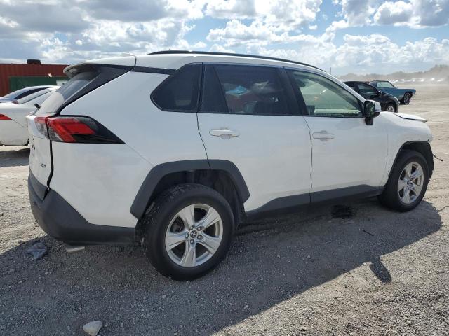 Photo 3 from auction – 2019 TOYOTA RAV4 XLE with VIN JTMW1RFV4KD019743