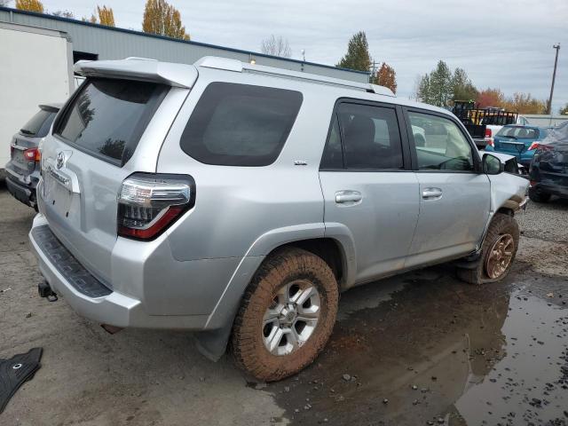 Photo 3 from auction – 2014 TOYOTA 4RUNNER SR with VIN JTEBU5JR0E5175278