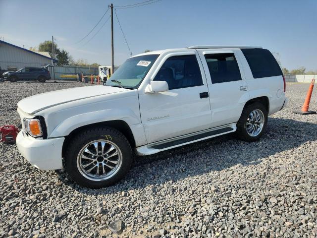 CADILLAC ESCALADE 2000 with VIN 1GYEK13R3YR120179 - Photo from auction