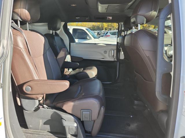 Photo 11 from auction – 2023 TOYOTA SIENNA LIM with VIN 5TDESKFC3PS095528