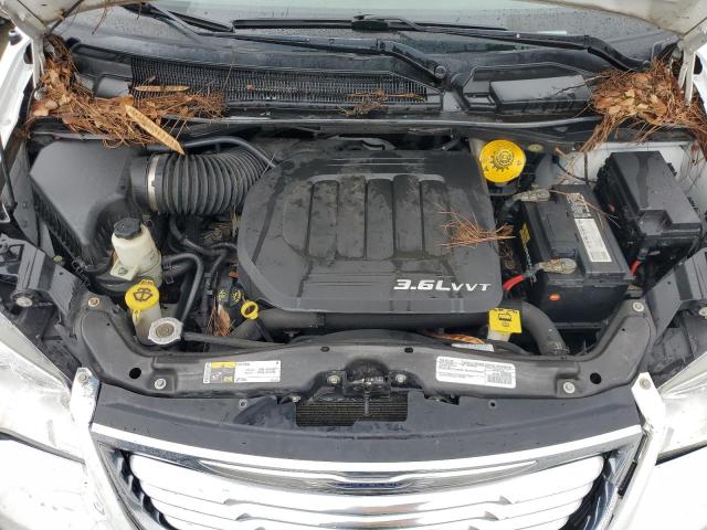 Photo 12 from auction – 2016 CHRYSLER TOWN & COU with VIN 2C4RC1BG9GR296683