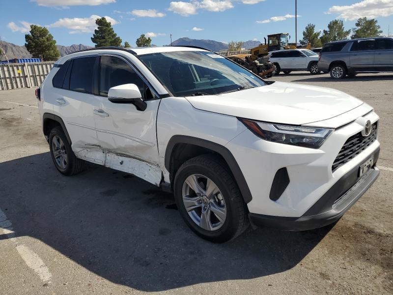 Photo 4 from auction – 2022 TOYOTA RAV4 XLE with VIN 2T3W1RFV7NC181553
