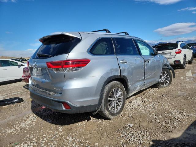 Photo 3 from auction – 2017 TOYOTA HIGHLANDER with VIN 5TDJZRFH8HS423316