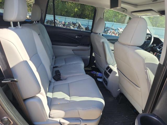 Photo 11 from auction – 2017 HONDA PILOT TOUR with VIN 5FNYF5H95HB016337