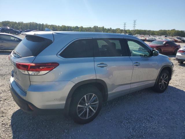 Photo 3 from auction – 2017 TOYOTA HIGHLANDER SE with VIN 5TDJZRFH8HS426104
