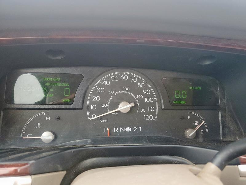 Photo 9 from auction – 2003 LINCOLN TOWN CAR with VIN 1LNHM82W23Y628490