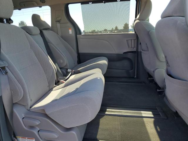 Photo 11 from auction – 2018 TOYOTA SIENNA LE with VIN 5TDKZ3DC3JS917596