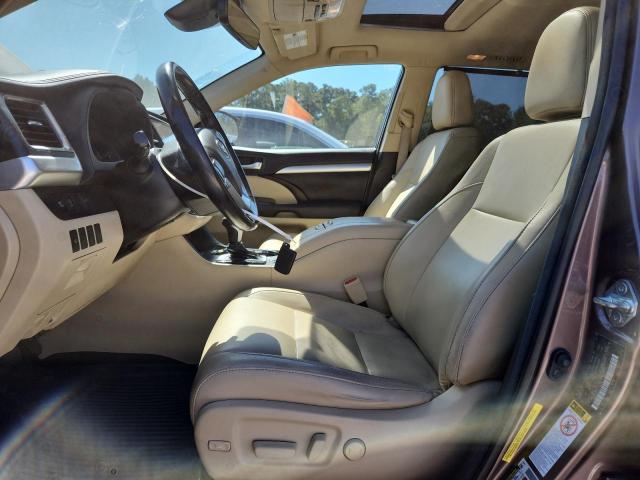 Photo 7 from auction – 2017 TOYOTA HIGHLANDER with VIN 5TDKZRFH7HS196916