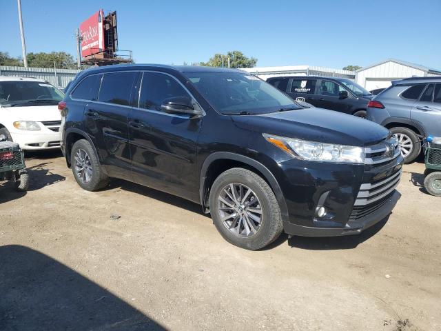 Photo 4 from auction – 2017 TOYOTA HIGHLANDER with VIN 5TDJZRFH2HS521841