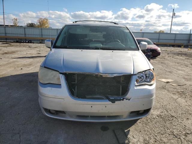 Photo 5 from auction – 2010 CHRYSLER TOWN & COU with VIN 2A4RR5D15AR451553