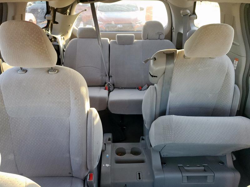 Photo 10 from auction – 2018 TOYOTA SIENNA LE with VIN 5TDKZ3DC7JS901370