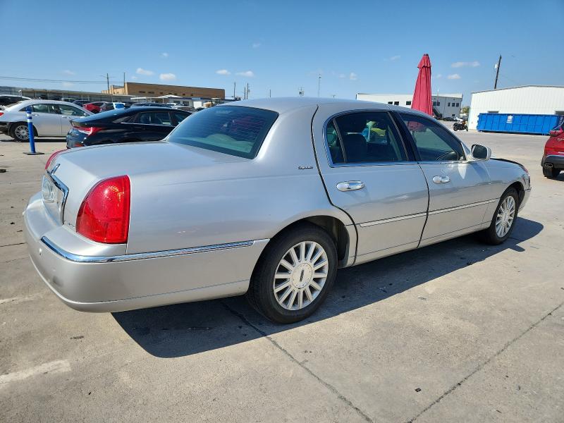 Photo 3 from auction – 2004 LINCOLN TOWN CAR E with VIN 1LNHM81W54Y606440
