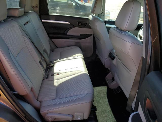 Photo 11 from auction – 2016 TOYOTA HIGHLANDER with VIN 5TDBKRFH1GS339796