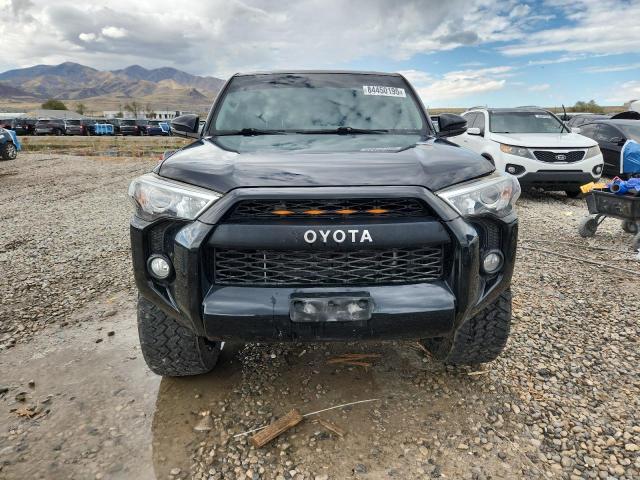 Photo 5 from auction – 2018 TOYOTA 4RUNNER SR with VIN JTEBU5JR0J5571236