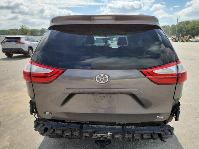 Photo 6 from auction – 2017 TOYOTA SIENNA XLE with VIN 5TDYZ3DC6HS782697