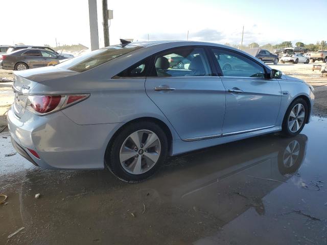 Photo 3 from auction – 2012 HYUNDAI SONATA HYB with VIN KMHEC4A45CA036671