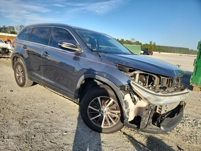 Photo 4 from auction – 2017 TOYOTA HIGHLANDER with VIN 5TDKZRFH4HS523773