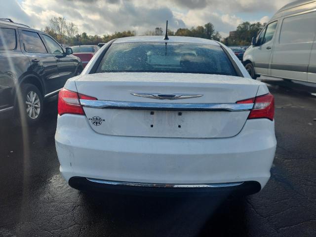 Photo 6 from auction – 2013 CHRYSLER 200 TOURIN with VIN 1C3CCBBB0DN773062