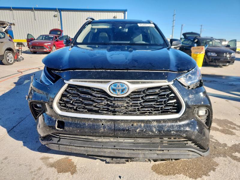 Photo 5 from auction – 2023 TOYOTA HIGHLANDER with VIN 5TDAARAH8PS523834