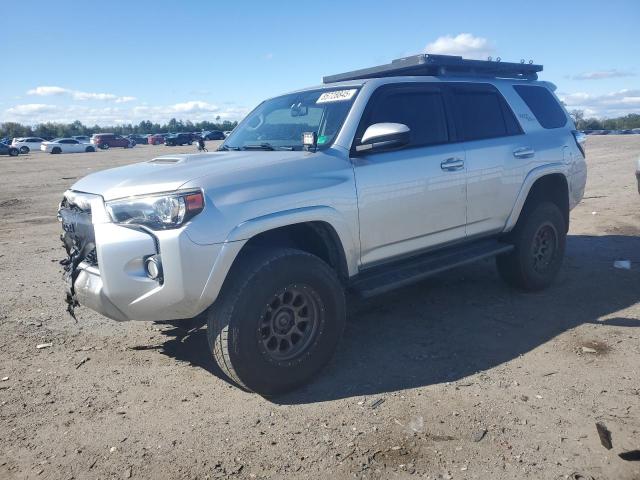 TOYOTA 4RUNNER SR 2019 with VIN JTEBU5JR2K5667581 - Photo from auction