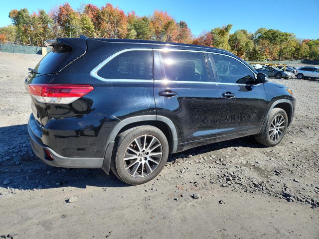 Photo 3 from auction – 2017 TOYOTA HIGHLANDER with VIN 5TDJZRFH3HS358682