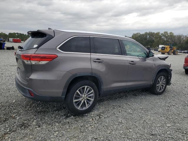 Photo 3 from auction – 2019 TOYOTA HIGHLANDER with VIN 5TDKZRFH8KS557514