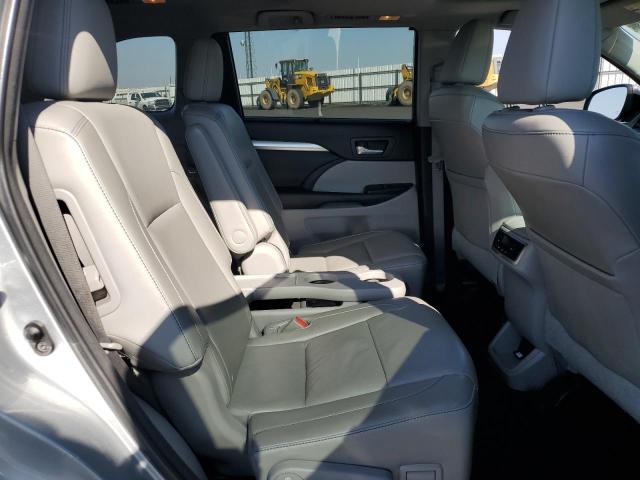 Photo 11 from auction – 2015 TOYOTA HIGHLANDER with VIN 5TDJKRFH9FS187325