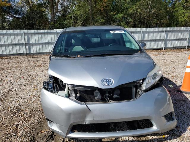 Photo 5 from auction – 2017 TOYOTA SIENNA XLE with VIN 5TDYZ3DC4HS842623