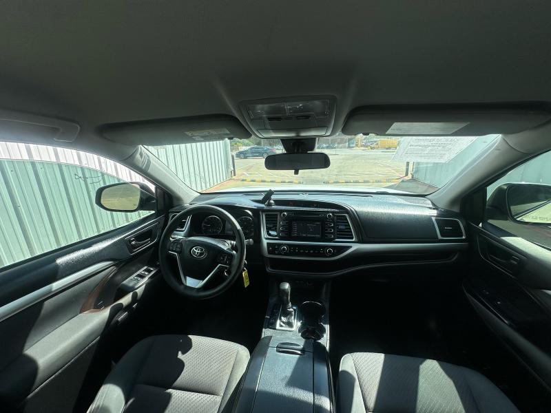 Photo 9 from auction – 2018 TOYOTA HIGHLANDER with VIN 5TDZARFH5JS034021