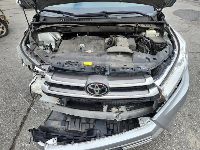 Photo 12 from auction – 2018 TOYOTA HIGHLANDER with VIN 5TDJZRFH0JS914775