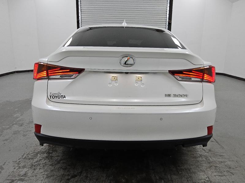 Photo 6 from auction – 2017 LEXUS IS 200T with VIN JTHBA1D27H5040869
