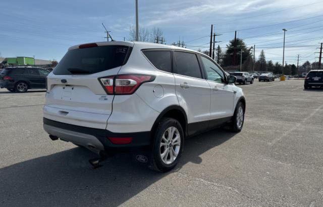 Photo 4 from auction – 2017 FORD ESCAPE SE with VIN 1FMCU9GD5HUB33660