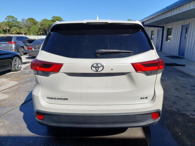 Photo 6 from auction – 2019 TOYOTA HIGHLANDER with VIN 5TDKZRFH1KS368879