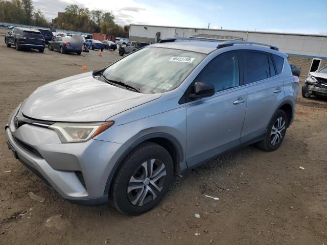 TOYOTA RAV4 LE 2017 مع رقم تعريف المركبة 2T3BFREV1HW609752 - صورة من المزاد