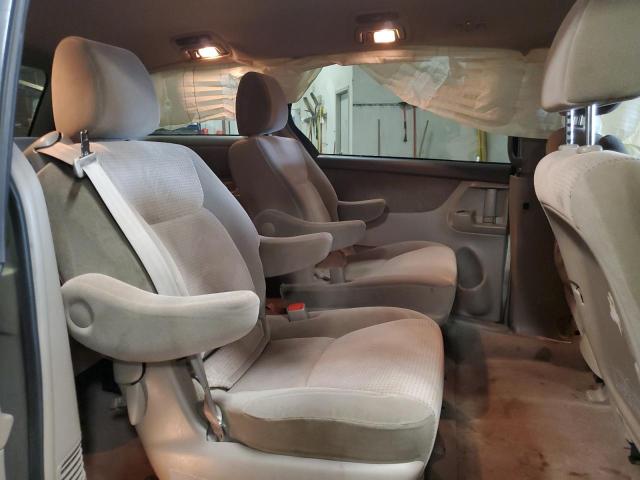 Photo 11 from auction – 2010 TOYOTA SIENNA CE with VIN 5TDKK4CC0AS295728