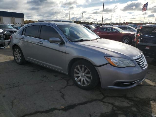 Foto 4 de la subasta – 2014 CHRYSLER 200 LX con VIN 1C3CCBAB5EN128202