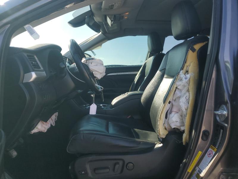Photo 7 from auction – 2018 TOYOTA HIGHLANDER with VIN 5TDKZRFH8JS544213