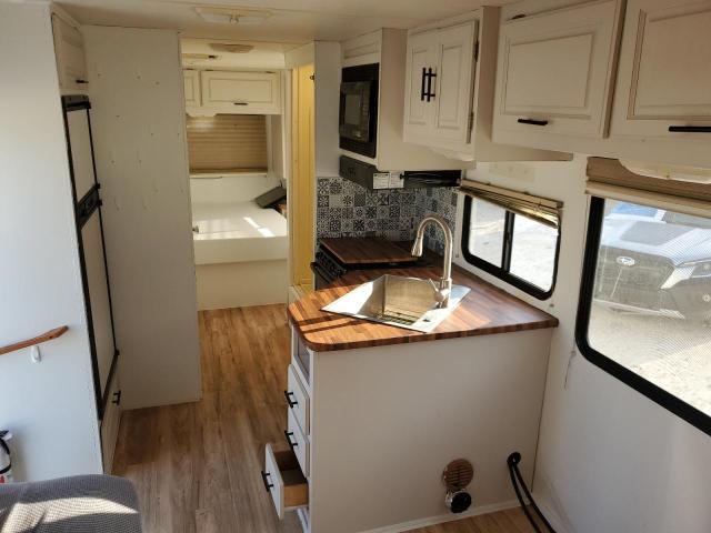 Photo 6 from auction – 2005 FOUR WINDS CAMPER with VIN 1FDXE45S65HA30027
