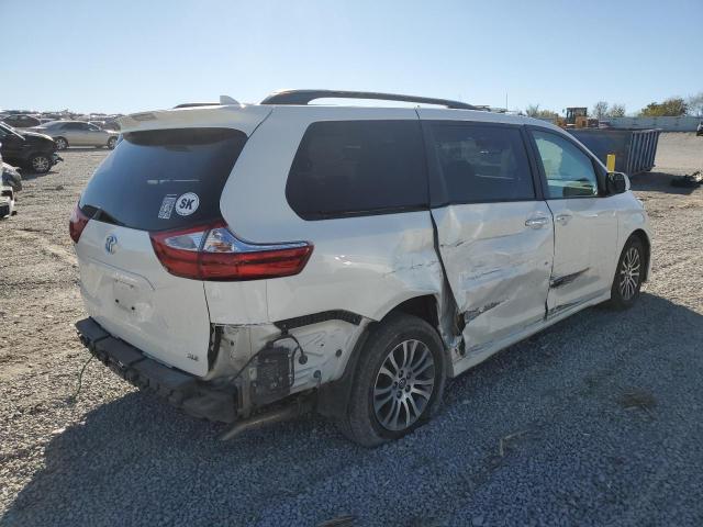 Photo 3 from auction – 2018 TOYOTA SIENNA XLE with VIN 5TDYZ3DC3JS959776