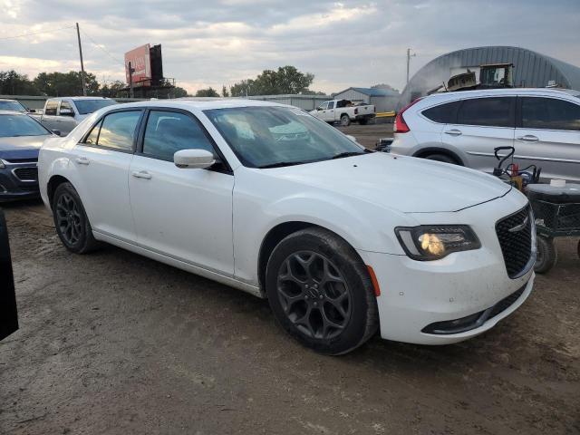 Photo 4 from auction – 2018 CHRYSLER 300 S with VIN 2C3CCAGG0JH165447