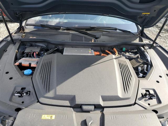 Фото 11 с аукциона – 2024 AUDI Q8 E-TRON с VIN WA1CABGE4RB055585