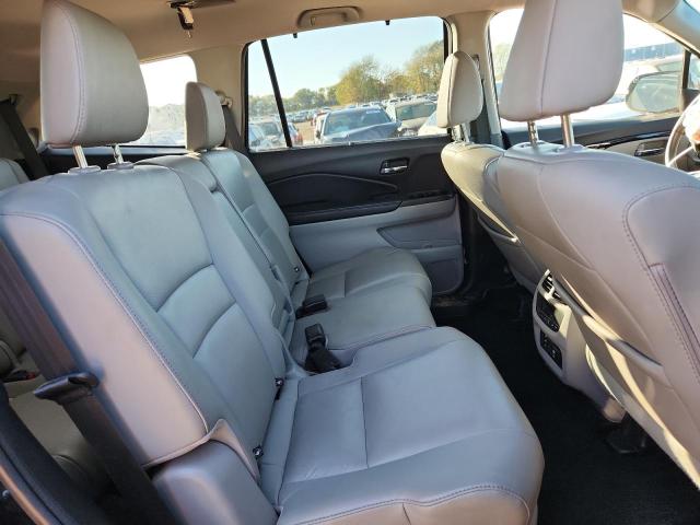 Photo 11 from auction – 2017 HONDA PILOT TOUR with VIN 5FNYF6H94HB064806
