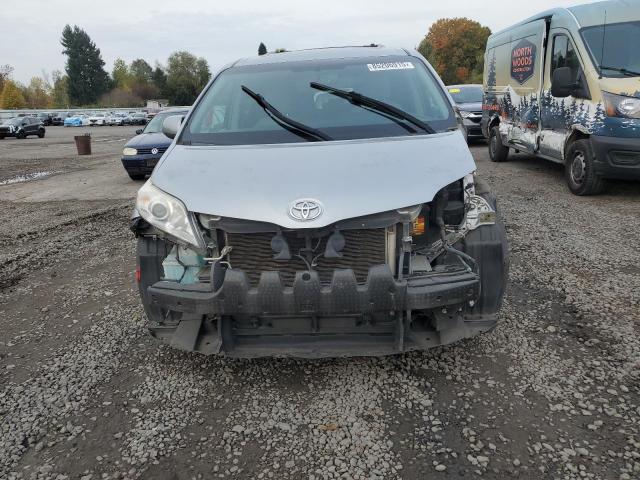 Photo 5 from auction – 2016 TOYOTA SIENNA XLE with VIN 5TDYK3DC4GS711372