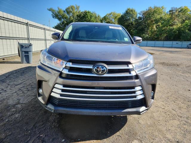 Photo 5 from auction – 2017 TOYOTA HIGHLANDER with VIN 5TDZZRFH1HS217693