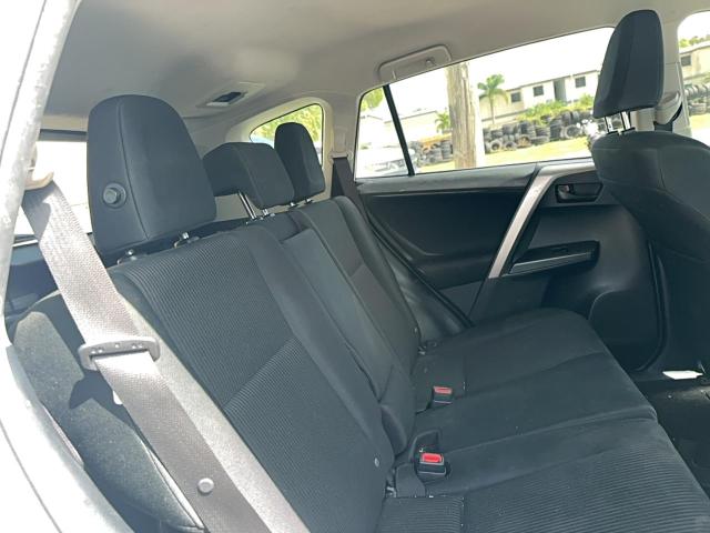 Photo 6 from auction – 2018 TOYOTA RAV4 LE with VIN JTMZFREV0JJ181286