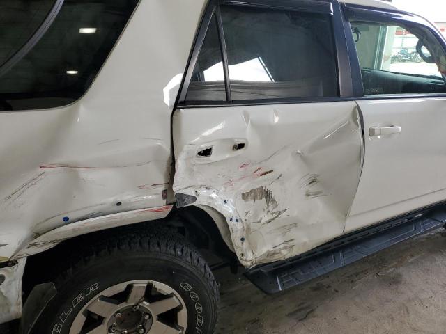 Photo 11 from auction – 2016 TOYOTA 4RUNNER SR with VIN JTEBU5JR2G5337799