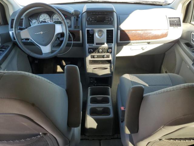 Photo 8 from auction – 2010 CHRYSLER TOWN & COU with VIN 2A4RR5D17AR260460