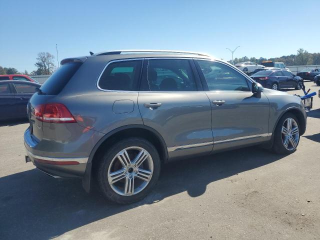 Photo 3 from auction – 2016 VOLKSWAGEN TOUAREG TDI with VIN WVGEP9BP3GD001769