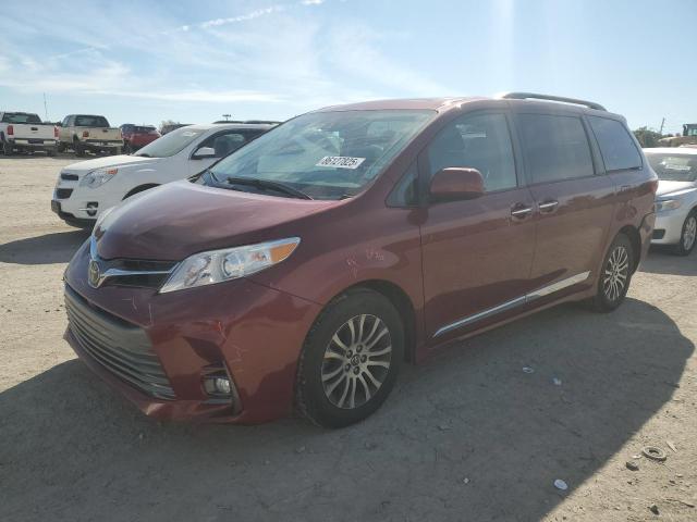TOYOTA SIENNA XLE 2018 with VIN 5TDYZ3DC2JS938014 - Photo from auction